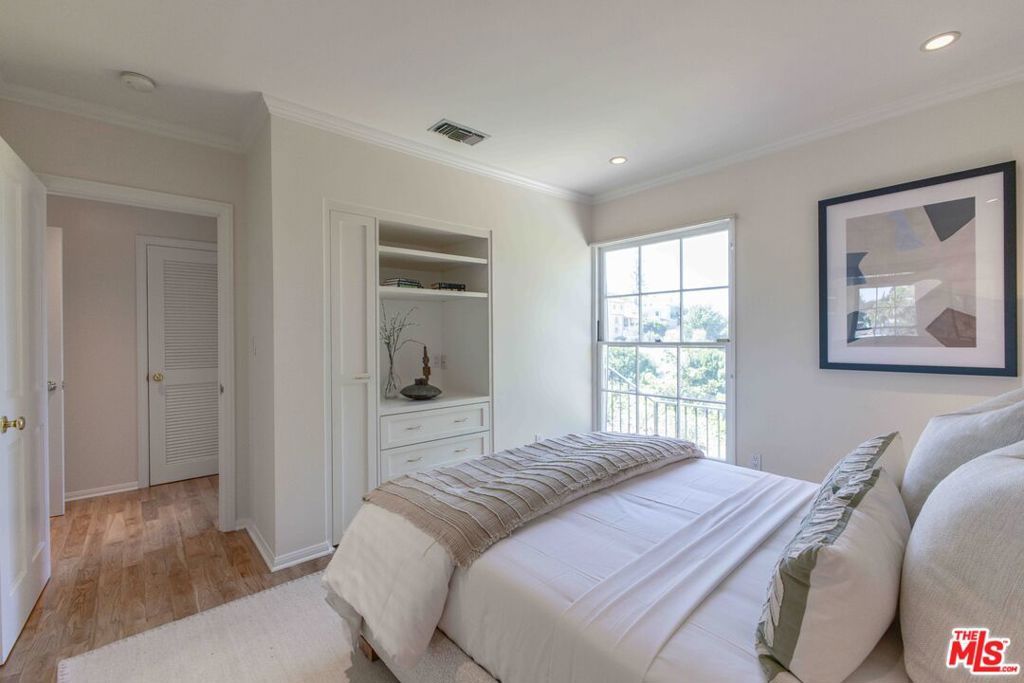 Image 39 of property listing at 2059 Kenilworth Avenue, Los Angeles, CA 90039