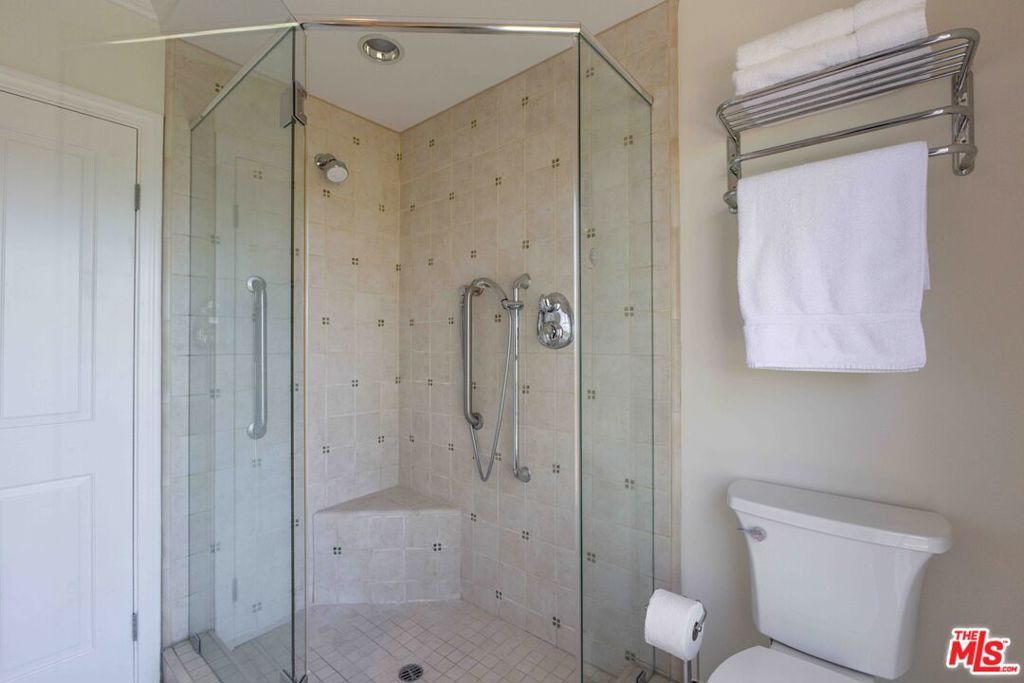 Image 42 of property listing at 2059 Kenilworth Avenue, Los Angeles, CA 90039