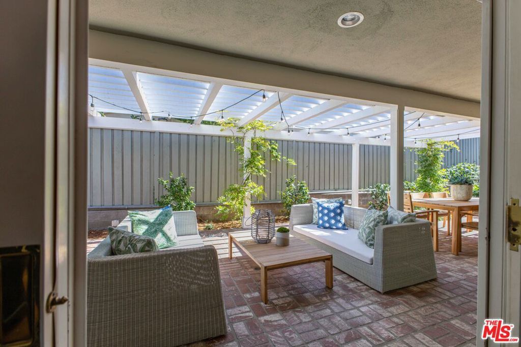 Image 59 of property listing at 2059 Kenilworth Avenue, Los Angeles, CA 90039
