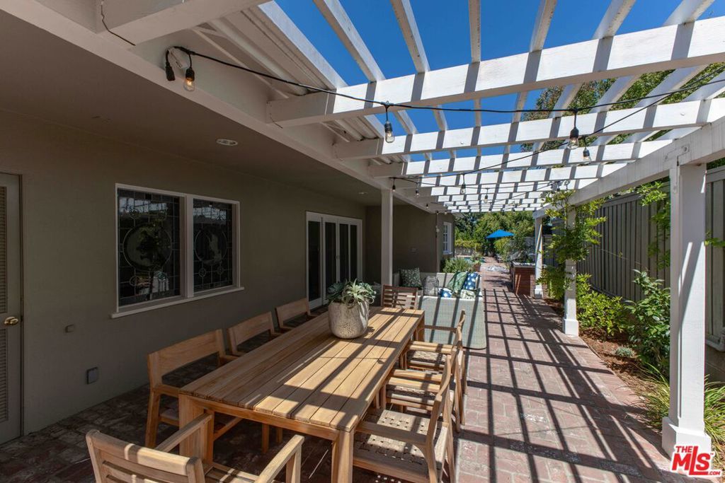 Image 62 of property listing at 2059 Kenilworth Avenue, Los Angeles, CA 90039