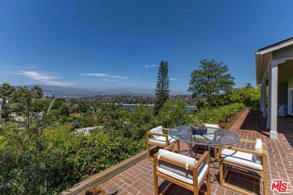 Image 8 of property listing at 2059 Kenilworth Avenue, Los Angeles, CA 90039