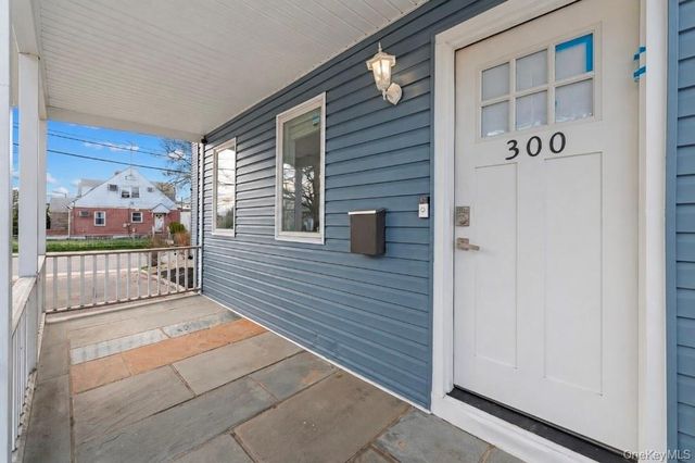 300 daub Avenue, Hewlett, NY 11557