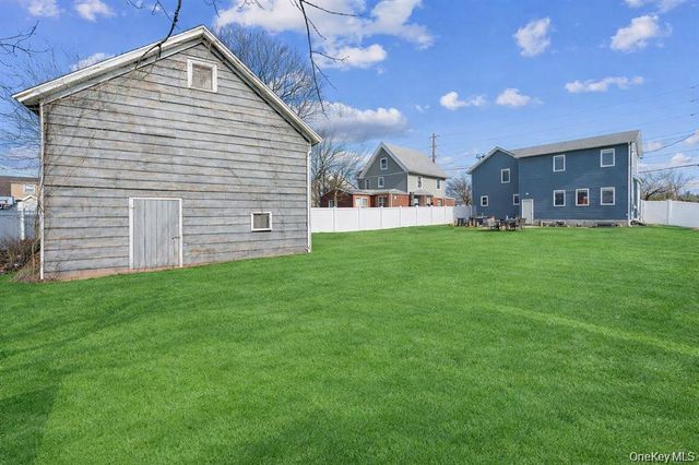 300 daub Avenue, Hewlett, NY 11557