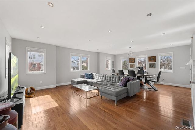 300 daub Avenue, Hewlett, NY 11557