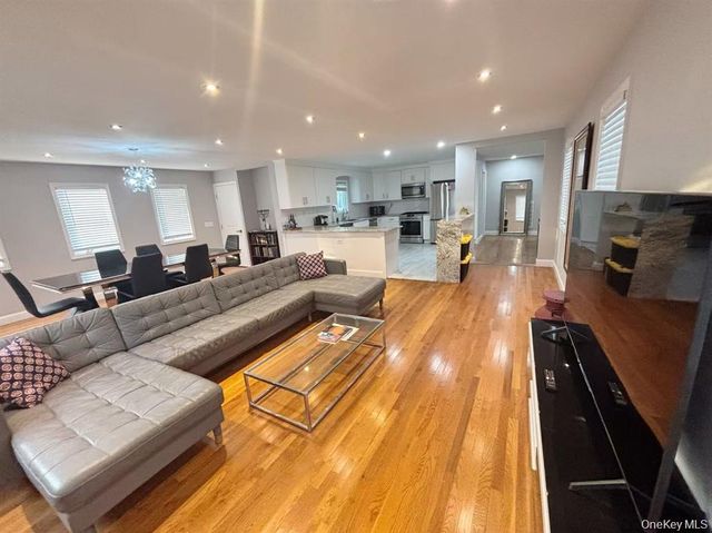 300 daub Avenue, Hewlett, NY 11557