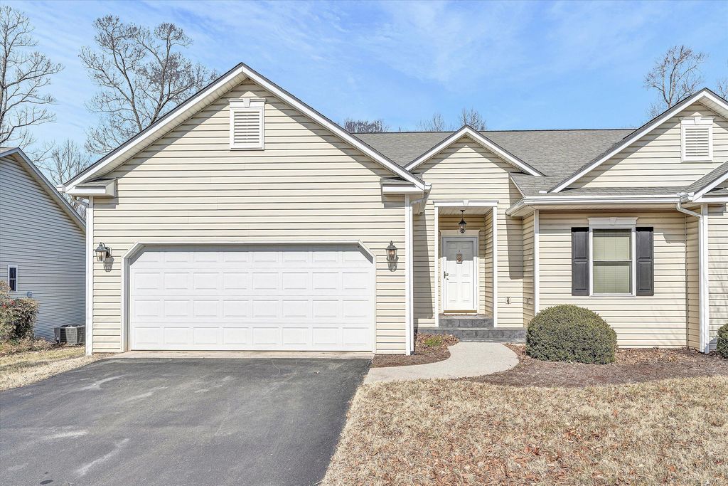 51 Fairway Oaks DR 8, Hardy, VA 24101