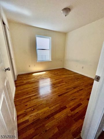 228 Port Ave, Elizabeth City, NJ 07206