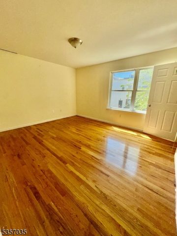 228 Port Ave, Elizabeth City, NJ 07206