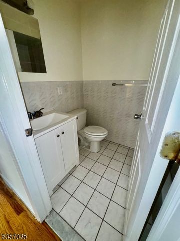 228 Port Ave, Elizabeth City, NJ 07206