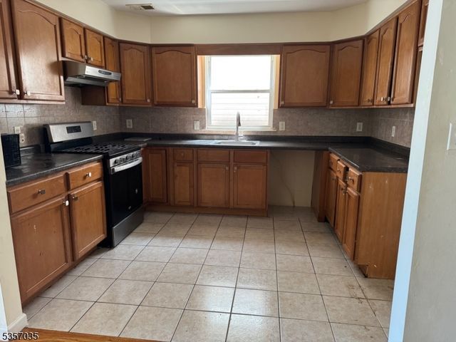 228 Port Ave, Elizabeth City, NJ 07206