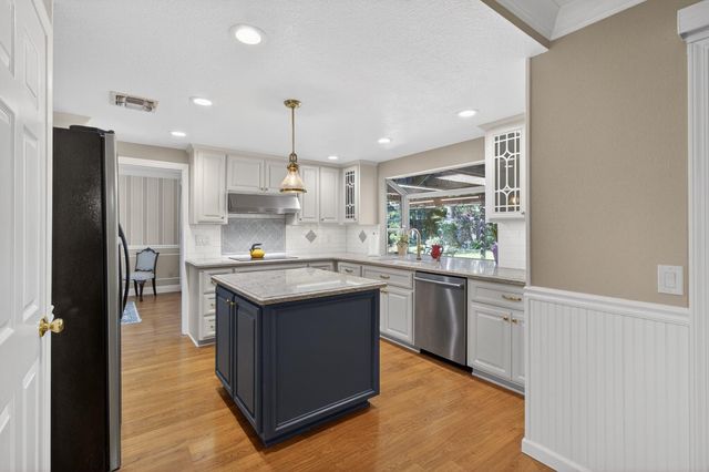 11540 Bear Valley Ct, Gold River, CA 95670