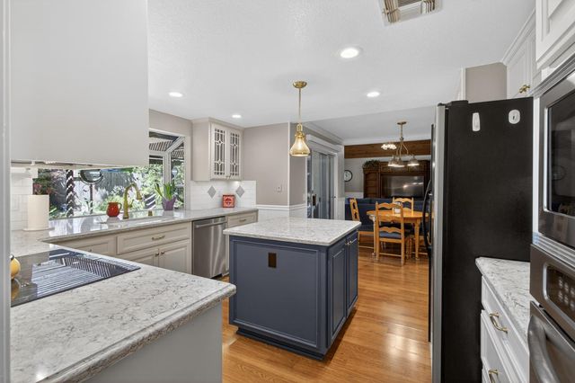 11540 Bear Valley Ct, Gold River, CA 95670