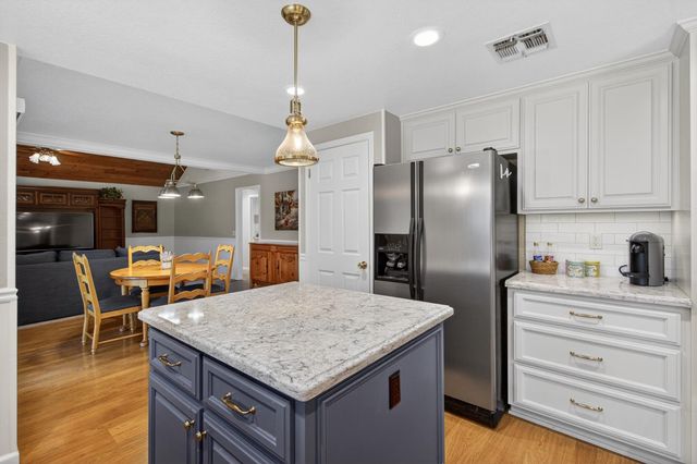 11540 Bear Valley Ct, Gold River, CA 95670