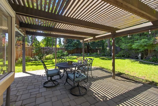 11540 Bear Valley Ct, Gold River, CA 95670