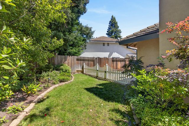 11540 Bear Valley Ct, Gold River, CA 95670