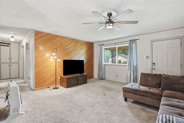 4304 Hodgkins Road, Lake Worth, TX 76135