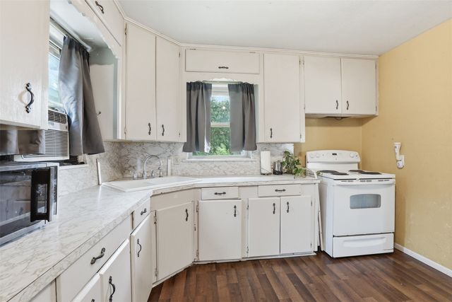 4304 Hodgkins Road, Lake Worth, TX 76135