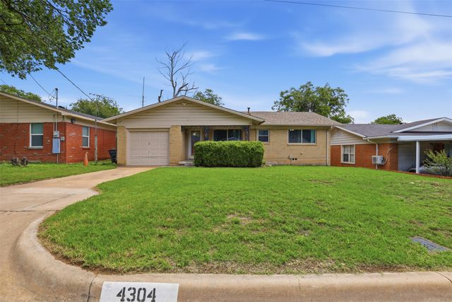 4304 Hodgkins Road, Lake Worth, TX 76135