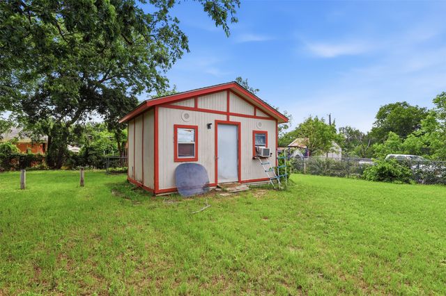 4304 Hodgkins Road, Lake Worth, TX 76135
