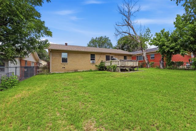 4304 Hodgkins Road, Lake Worth, TX 76135