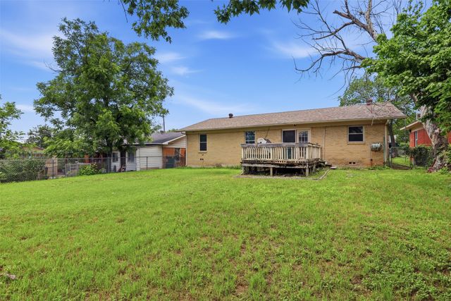 4304 Hodgkins Road, Lake Worth, TX 76135