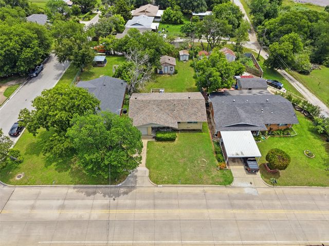 4304 Hodgkins Road, Lake Worth, TX 76135