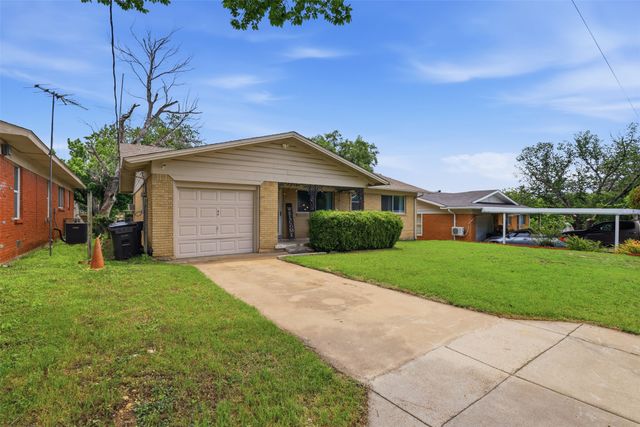 4304 Hodgkins Road, Lake Worth, TX 76135