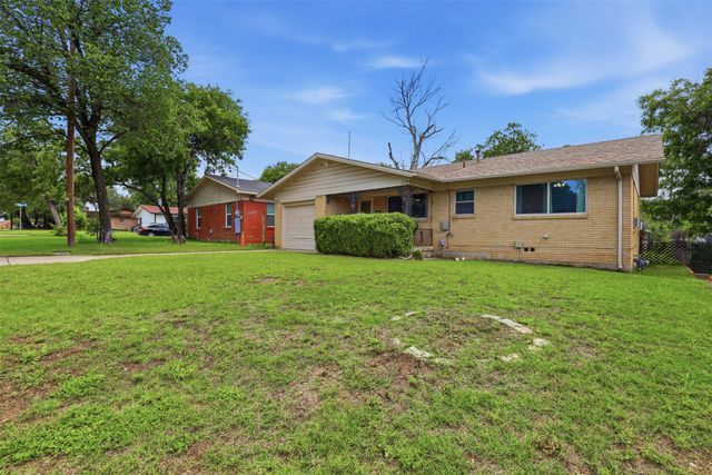 4304 Hodgkins Road, Lake Worth, TX 76135