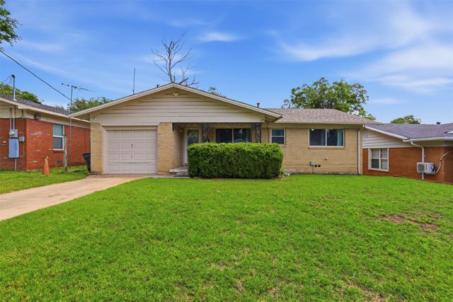 4304 Hodgkins Road, Lake Worth, TX 76135