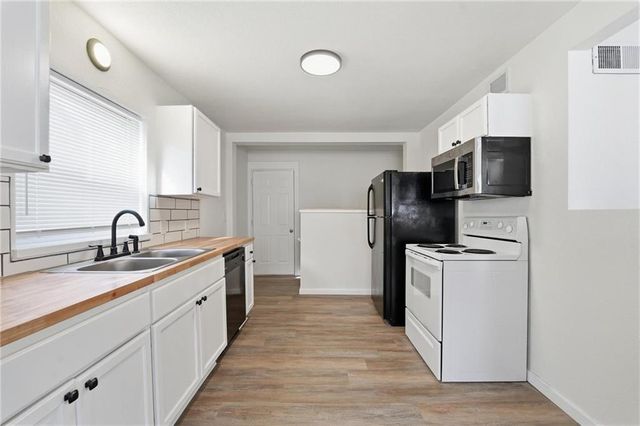 1154 E 67th Street, Kansas City, MO 64131