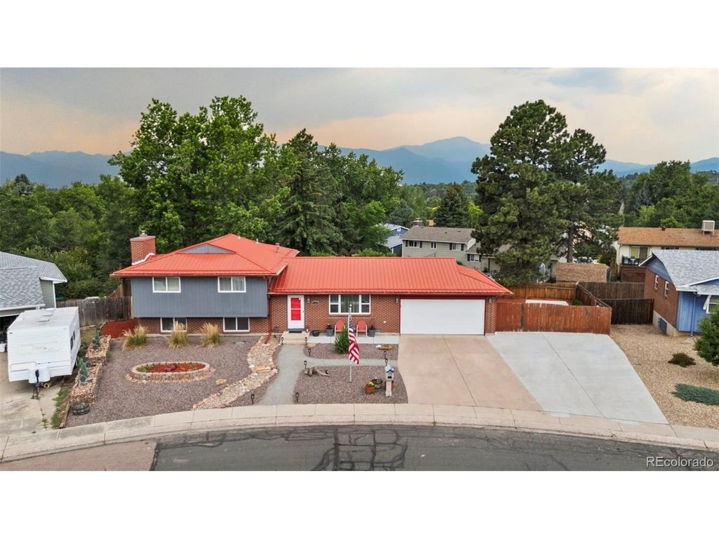2110 Greenwich Cir, Colorado Springs, CO 80909