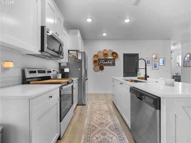 252 Ne ARROWHEAD Dr, Estacada, OR 97023