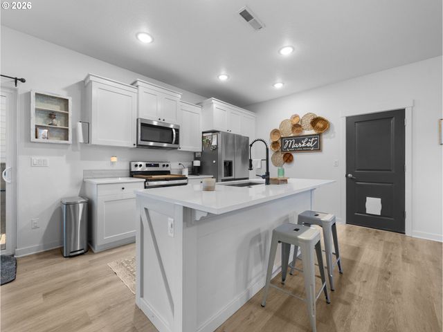 252 Ne ARROWHEAD Dr, Estacada, OR 97023