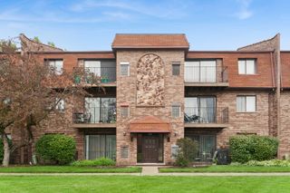 111 W Brandon Court E33, Palatine, IL 60067