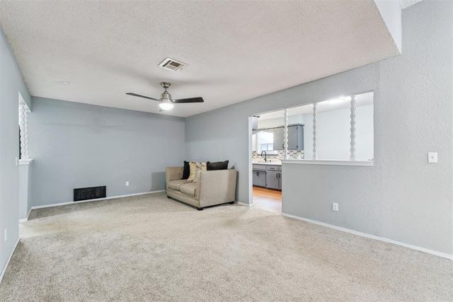 815 W 7th Street, Edmond, OK 73003