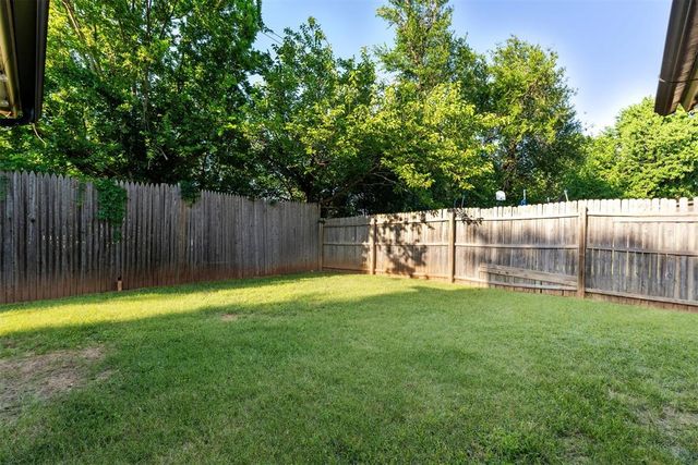 815 W 7th Street, Edmond, OK 73003