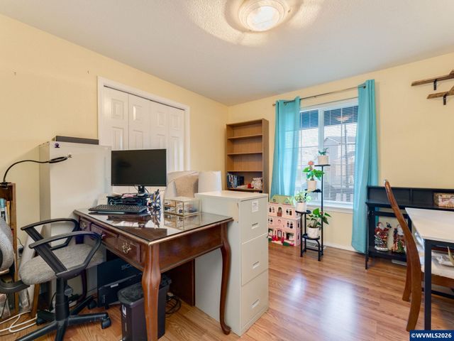 1869 Plateau St NE, Salem, OR 97305