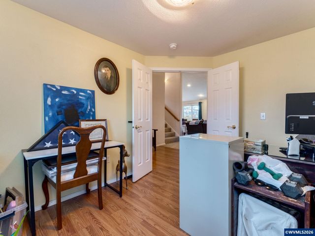 1869 Plateau St NE, Salem, OR 97305