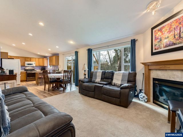 1869 Plateau St NE, Salem, OR 97305