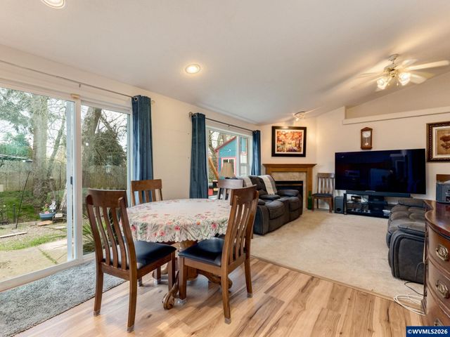 1869 Plateau St NE, Salem, OR 97305