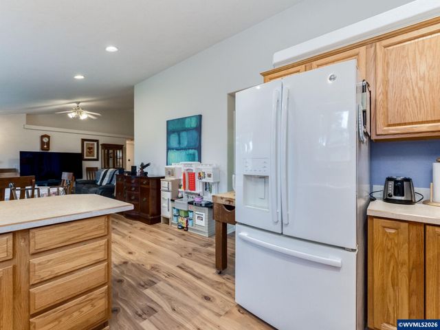 1869 Plateau St NE, Salem, OR 97305