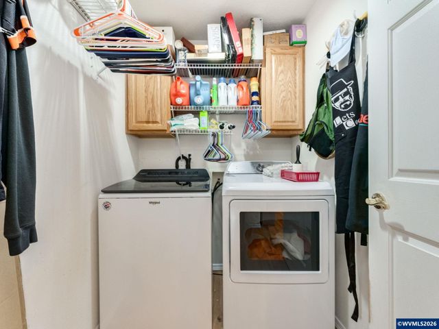 1869 Plateau St NE, Salem, OR 97305