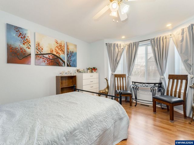 1869 Plateau St NE, Salem, OR 97305