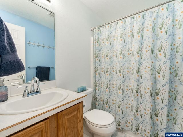 1869 Plateau St NE, Salem, OR 97305