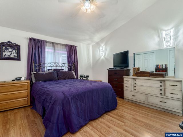 1869 Plateau St NE, Salem, OR 97305