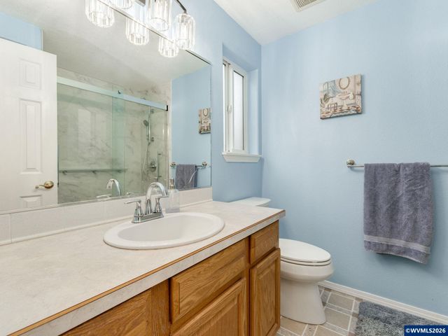 1869 Plateau St NE, Salem, OR 97305