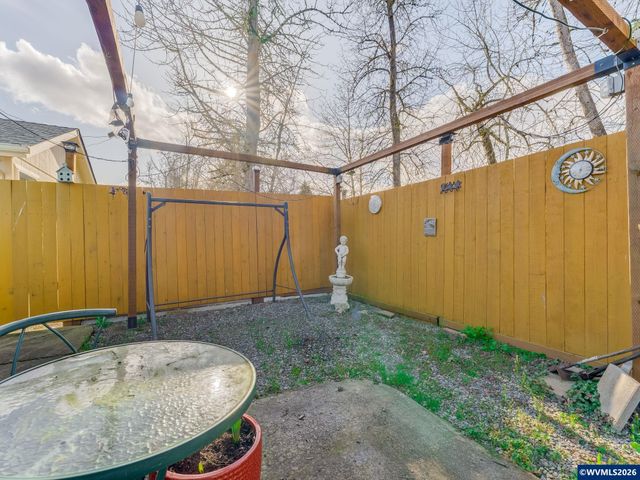 1869 Plateau St NE, Salem, OR 97305