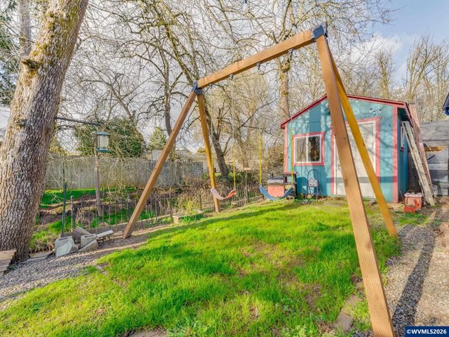 1869 Plateau St NE, Salem, OR 97305