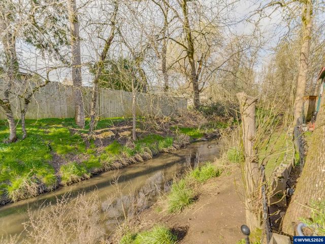 1869 Plateau St NE, Salem, OR 97305