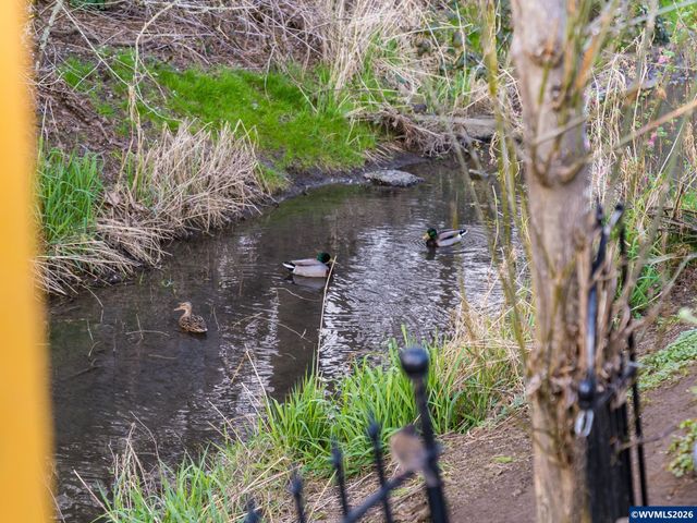 1869 Plateau St NE, Salem, OR 97305